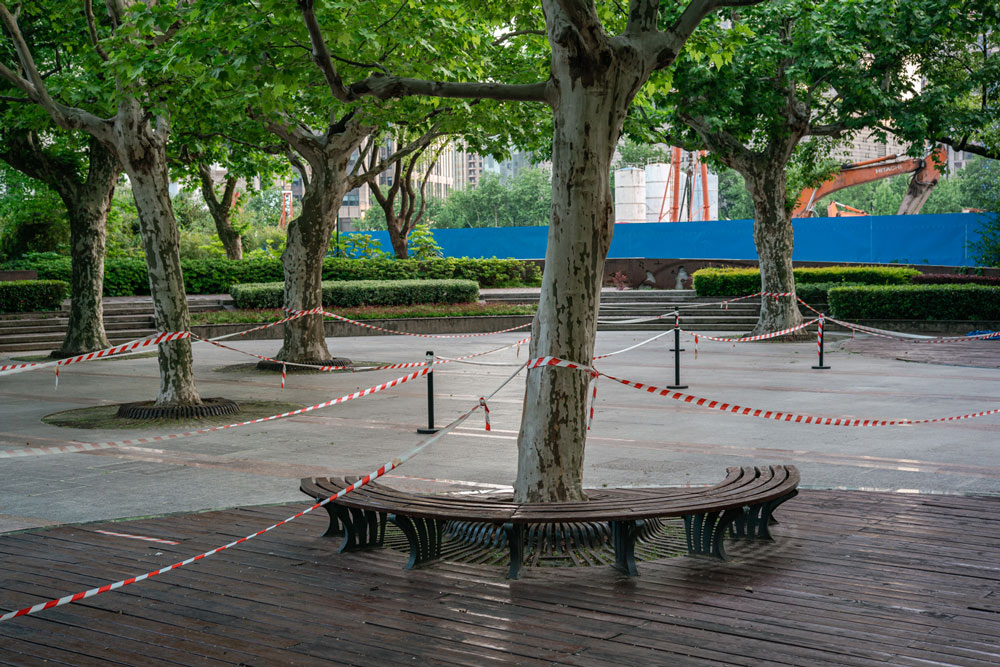 A locked-down park in Shanghai, May 4, 2022. Gao Zheng for Sixth Tone