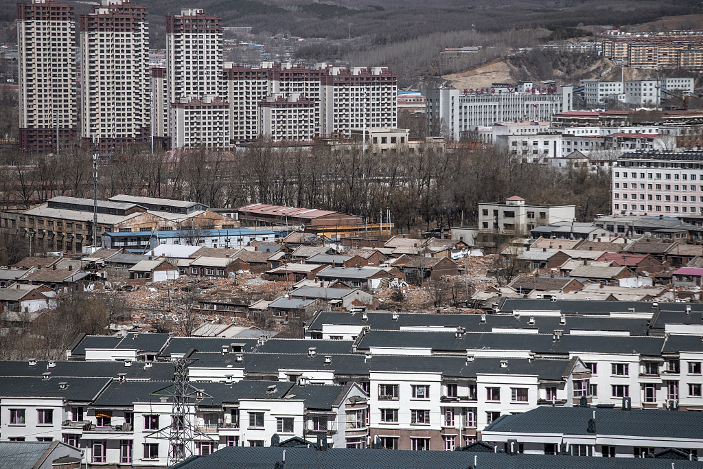 Old and new residential communities in Hegang, Heilongjiang province, 2019. VCG