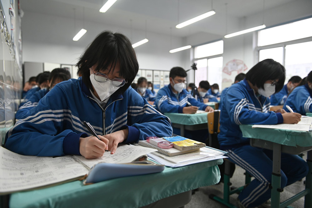 High school seniors study in a classroom in Shenyang, Liaoning province, May 18, 2022. Yu Haiyang/CNS/IC