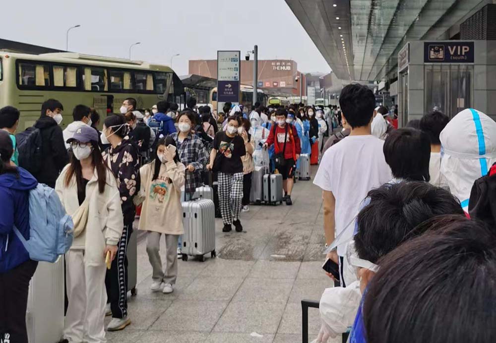 Passengers wait to enter Hongqiao Railway Station in Shanghai, May 23,2022. Courtesy of He