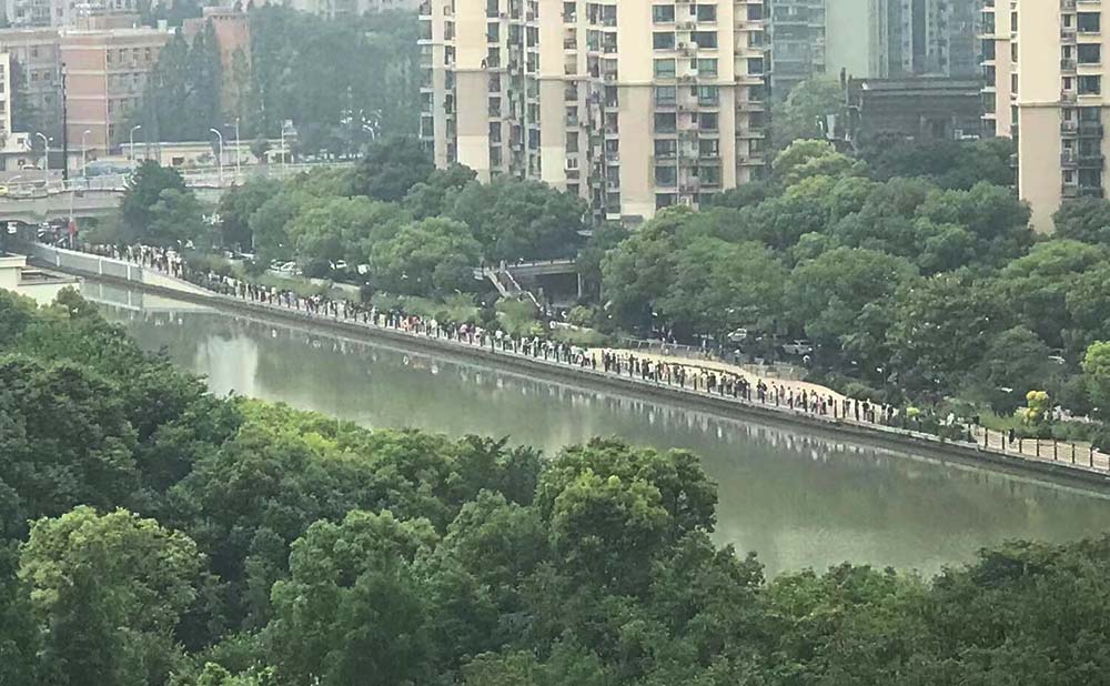 Residents line up for COVID-19 test at Zhongyuan Liangwan Cheng housing beside Suzhou Creek, Shanghai, June 1, 2022. Courtesy of Gu Yifan