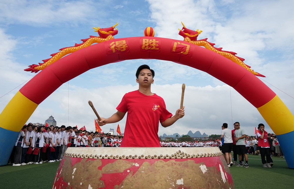 A student drums up a festive atmosphere on the eve of the national college entrance exam in Rongshui Miao Autonomous County, Guangxi Zhuang Autonomous Region, June 6, 2022. Long Tao/VCG.