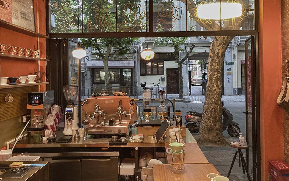 An view of Rongjia Road from Laners cafe, Shanghai, June 30, 2022. Wu Huiyuan/Sixth Tone