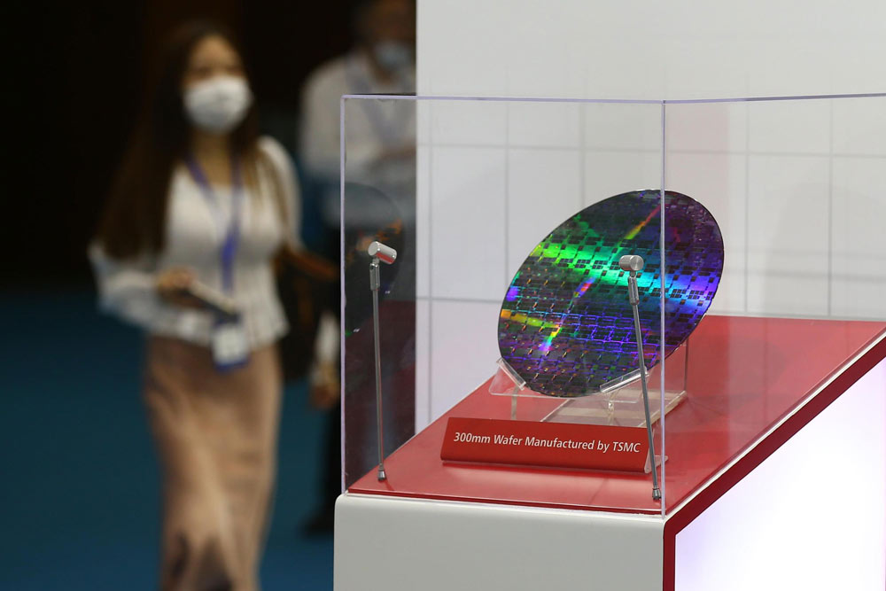 A 300-millimeter wafer manufactured by TSMC on display at a fair in Nanjing, Jiangsu province, 2020. Yang Bo/CNS/VCG