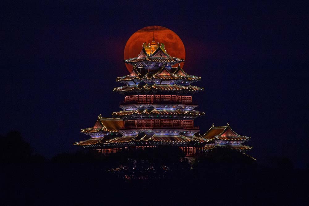 A full moon over Yuejiang Tower on the day of Mid-Autumn Festival, in Nanjing, Jiangsu province, Sept. 10, 2022. VCG