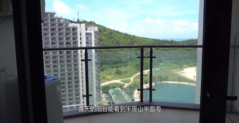 Location: Hailing Island, Guangdong. Rent: a sea view room for 700 yuan a month ($101). From Pan Deng video
