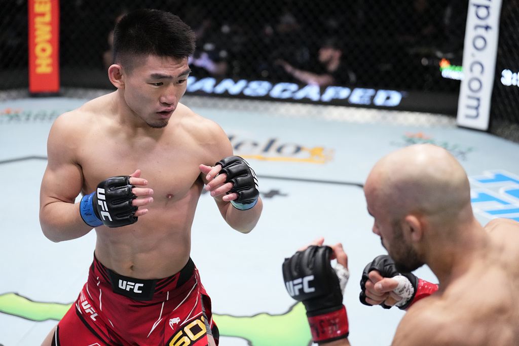 Song Yadong (left) battles Marlon Moraes of Brazil in their bantamweight fight during the UFC Fight Night event in Las Vegas, U.S., March 12, 2022. Chris Unger/Zuffa LLC via VCG