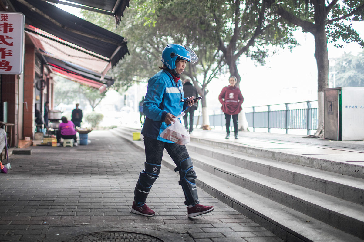 A delivery rider carries food in Chongqing, March 2019. Jin Ke/Rayfoto/VCG