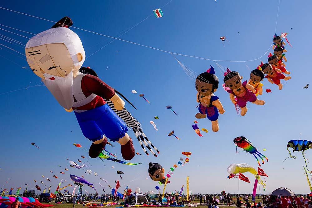 Kites fly during the 37th Weifang International Kite Festival in Weifang, Shandong province, Sept. 26, 2020. VCG