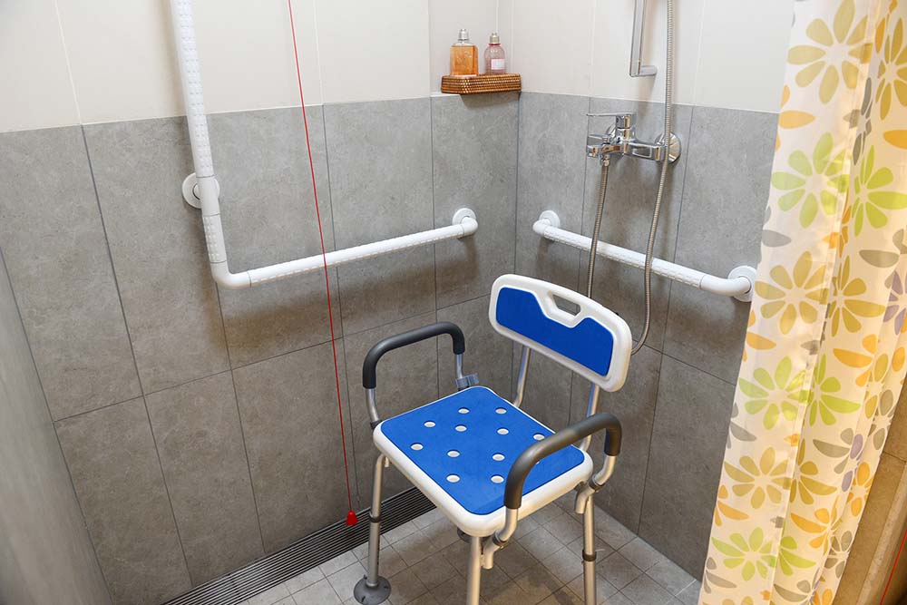 A bathing room at a nursing house in Fuzhou, Fujian province, June 28, 2022. VCG