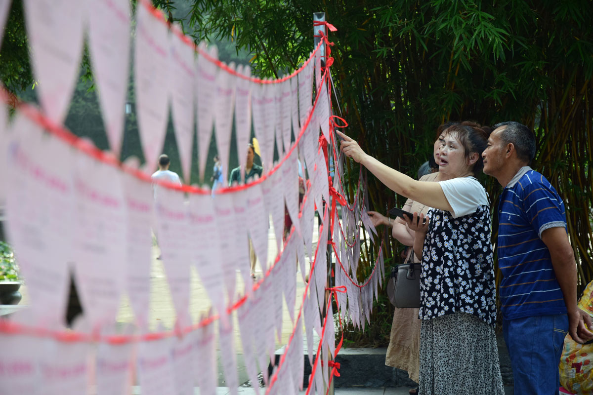 Parents look for potential partners for their children at an informal "marriage market" inside a park in Neijiang, Sichuan province, June 2022. Tang Mingrun/VCG