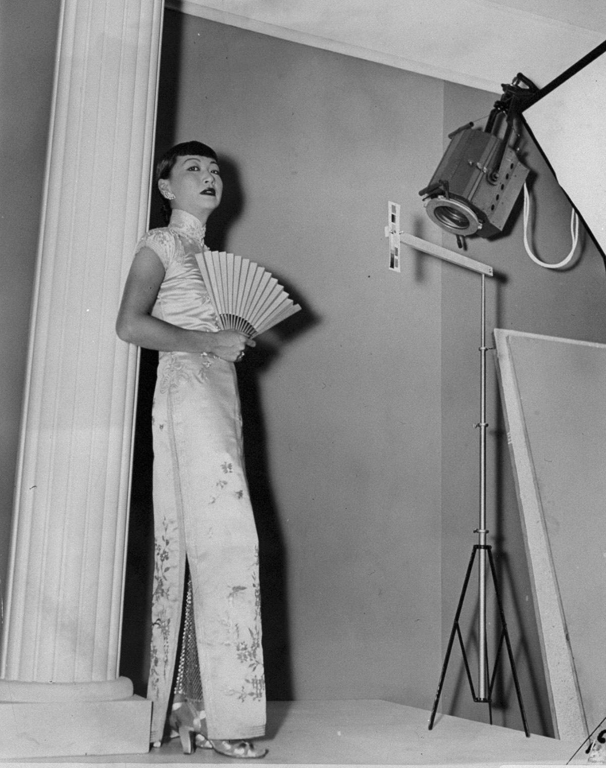 Anna May Wong visits the Daily News studio and poses for the camera, circa 1937. Joe Petrella/NY Daily News Archive via VCG