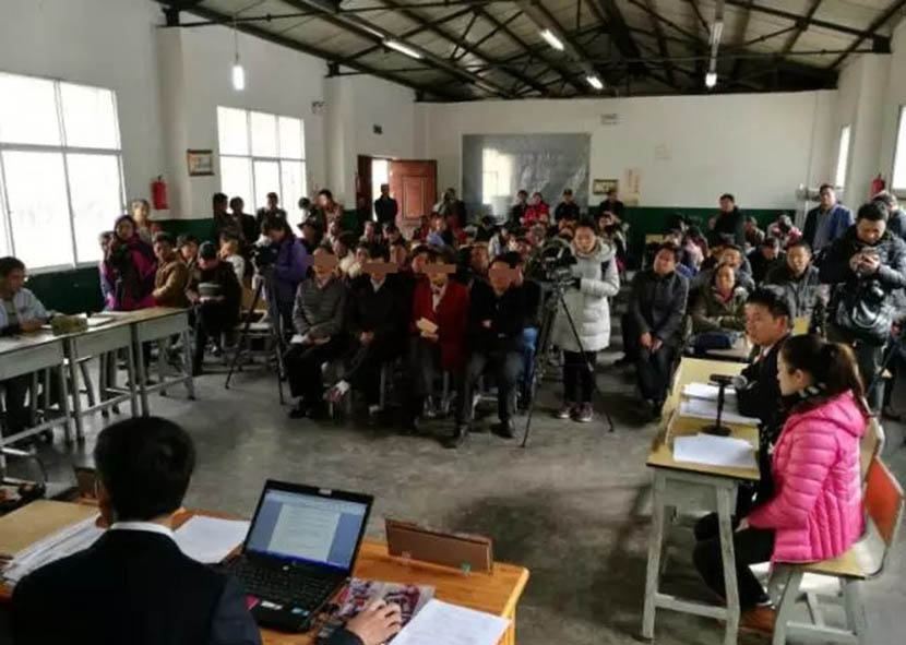 Parents of children who dropped out of school appear in court in Lanping Bai and Pumi Autonomous County, Yunnan province, November 2017. From the Yunnan Communist Youth League’s Weibo account