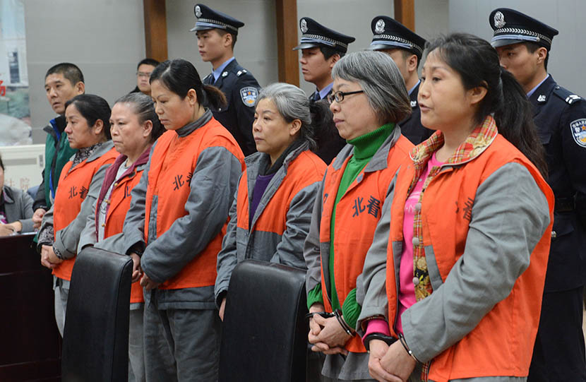 Suspects being sued for their involvement in a matchmaking scam appear in a courtroom in Beijing, Feb. 19, 2014. Pu Dongfeng/VCG