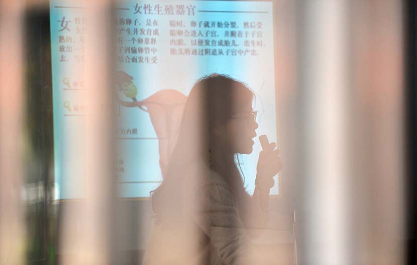 A teacher explains the female reproductive system during a class at a middle school in Langxi County, Anhui province, Nov. 10, 2017. IC