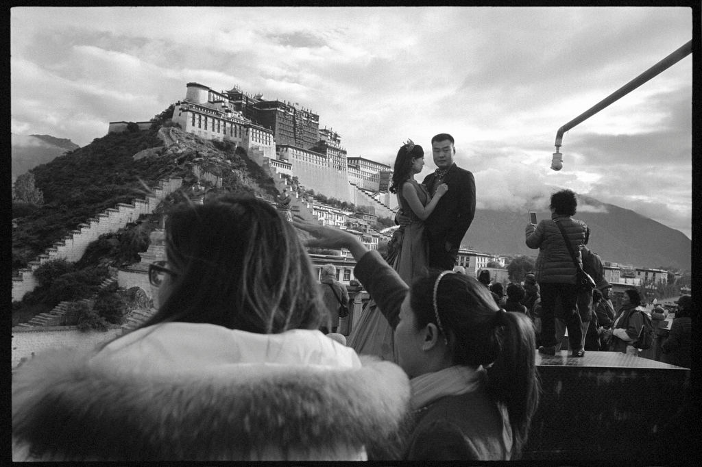 A couple poses for photos outside the Potala Palace in Lhasa, Tibet Autonomous Region, September 2016. Courtesy of Andrew Wong