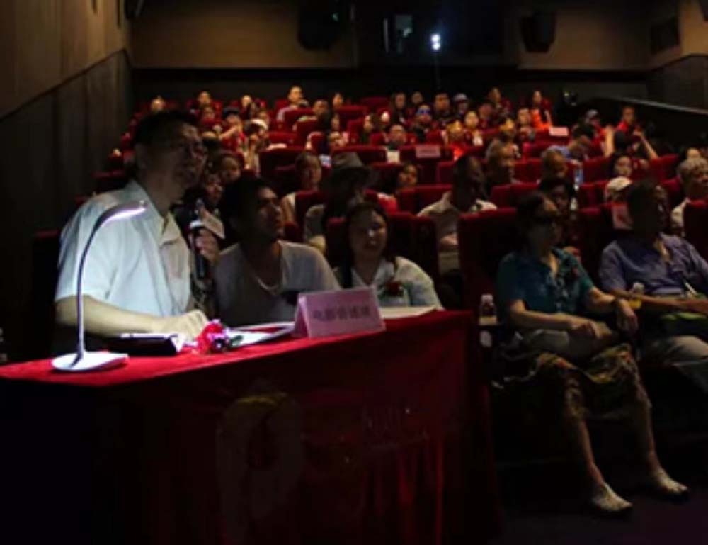 Wang Weili narrates movies to his audience. Courtesy of Reckoning Theater