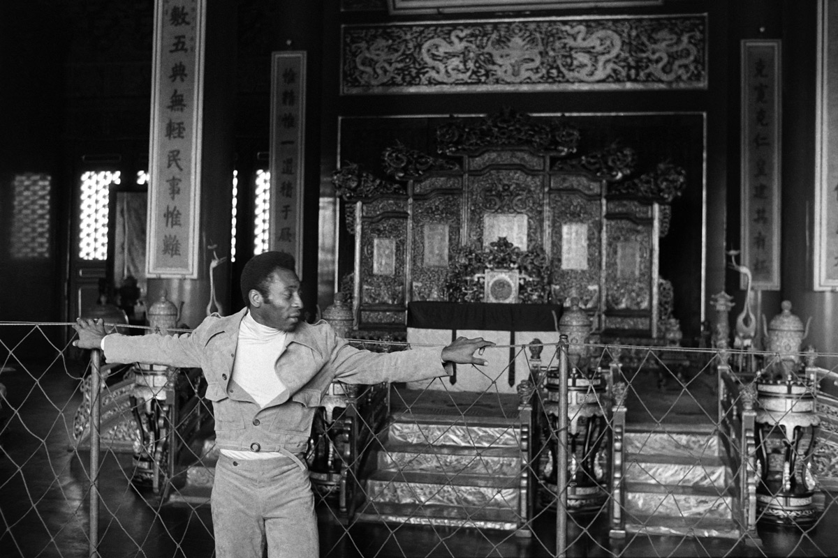 Pelé visits the Forbidden City, Beijing, Sept. 23, 1977. Georges Biannic/AFP via VCG