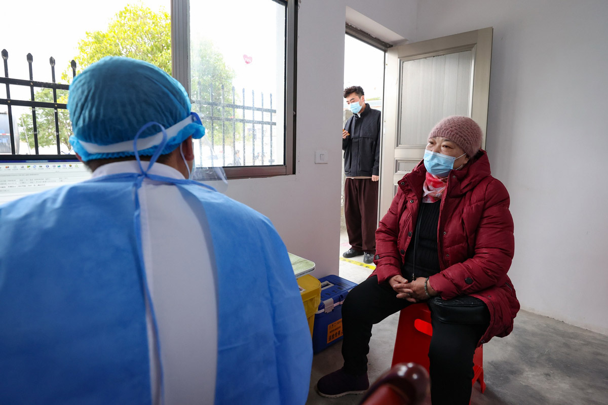 A villager talks to a doctor at a clinic in Yunwu Town, Guizhou province, Jan. 3, 2023. Qu Honglun/CNS/IC