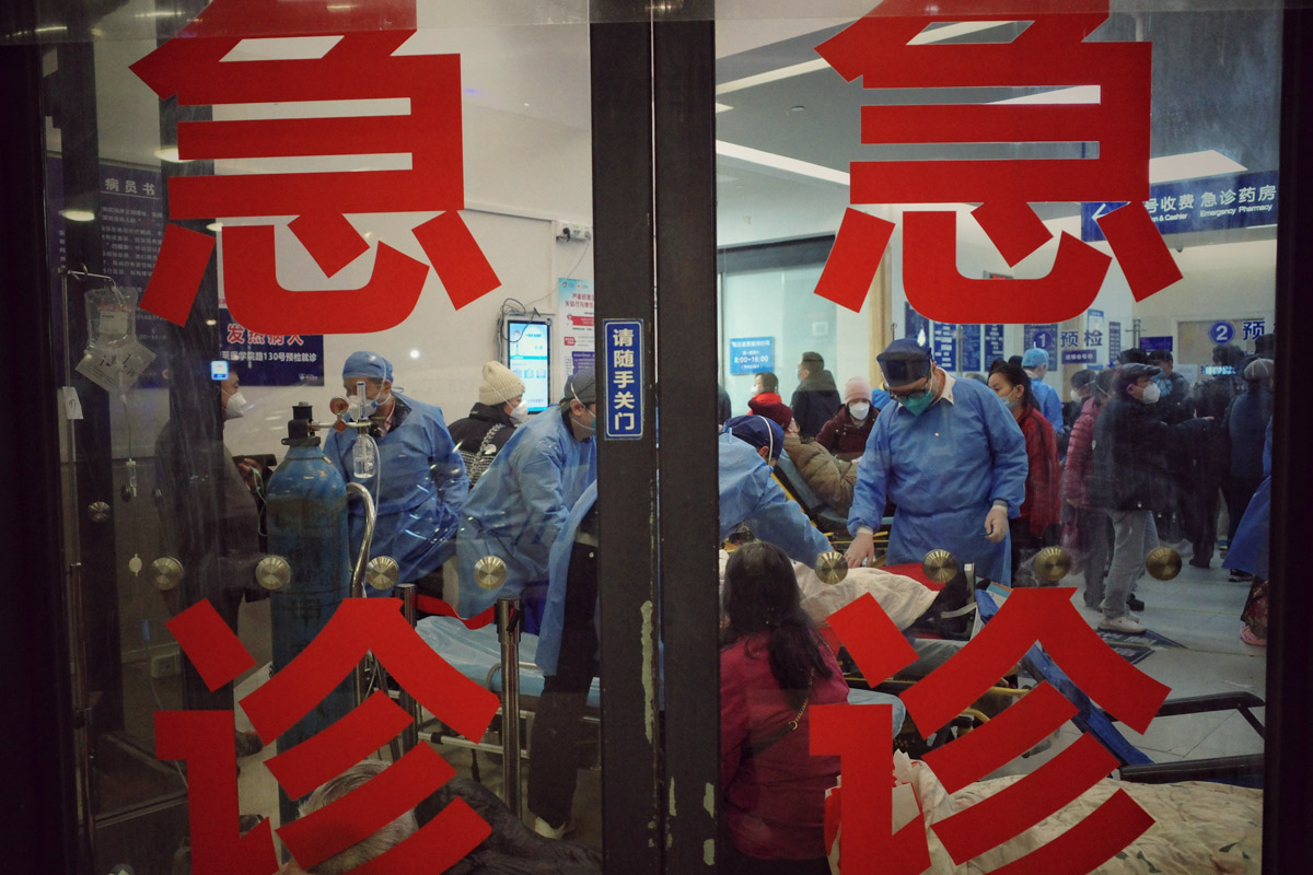 A crowded emergency room in Shanghai, Jan. 1, 2023. VCG
