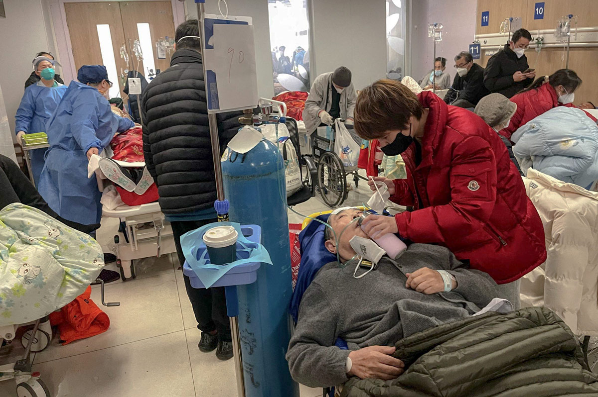 Patients on stretchers receive treatment at Tongren Hospital in Shanghai, Jan. 3, 2022. Hector Retamal/AFP via VCG