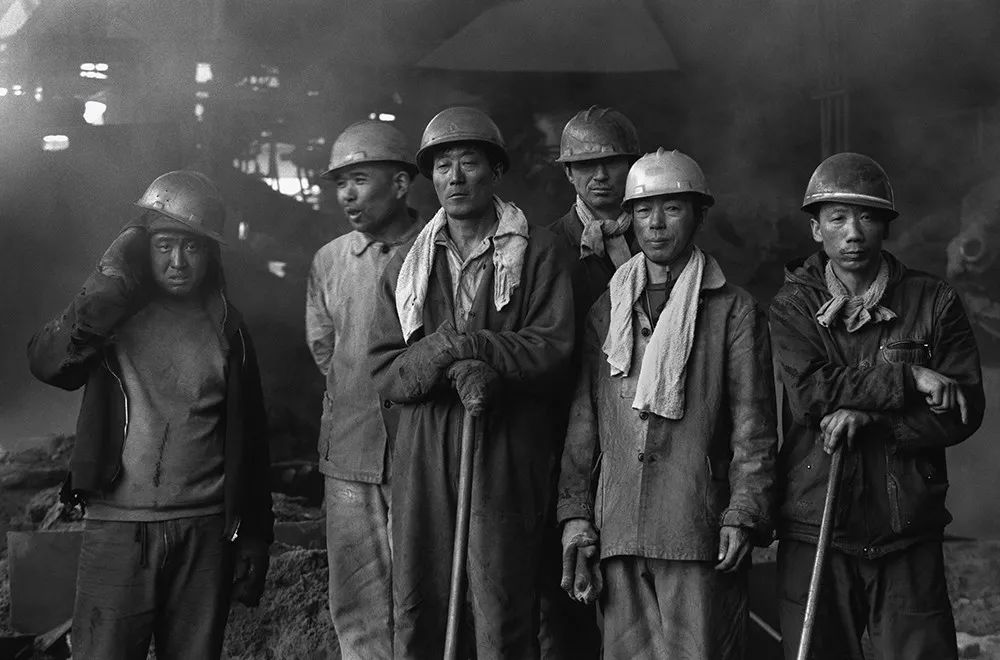 nachrichten Arbeiter in einem Stahlwerk in Anshan, Provinz Liaoning, 2003. Wang Yuwen/China Photographers Association