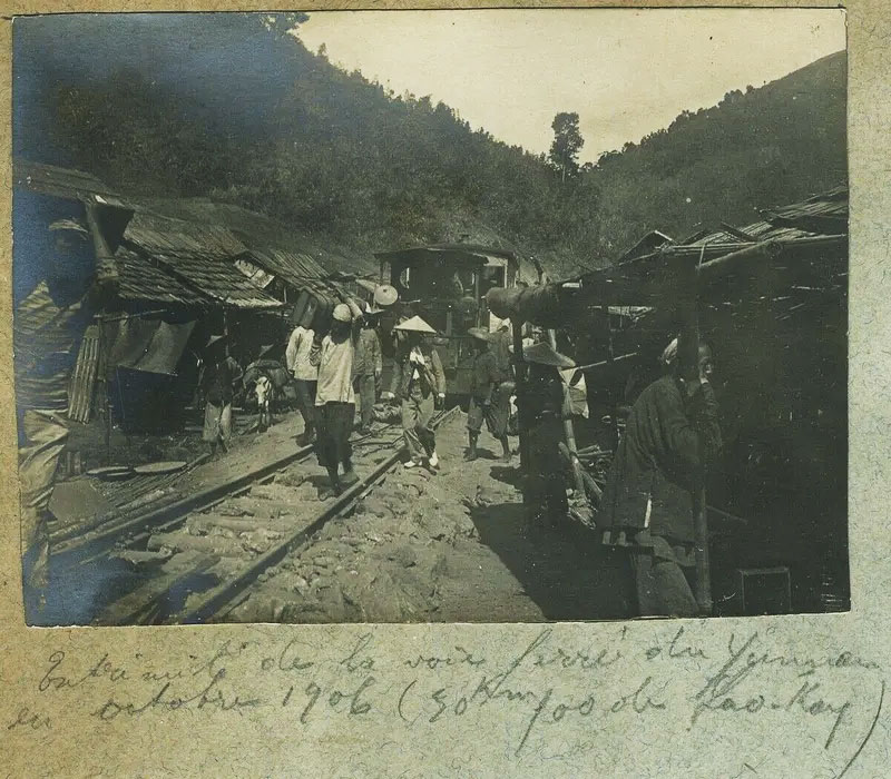Chinese railroad construction workers in Yunnan, October 1906. From Wikimedia Commons