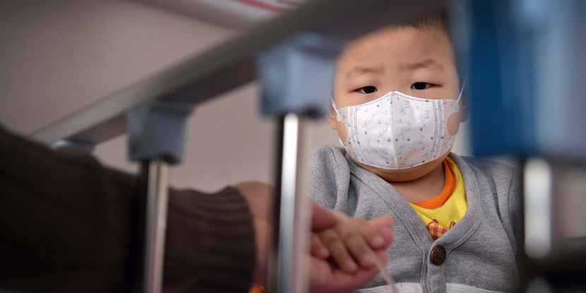 A boy with leukemia visits a hospital in Qingdao, Shandong province, Jan. 28, 2016. VCG