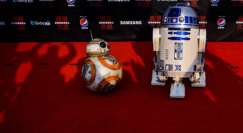 Star Wars droids BB-8 (left) and R2-D2 ‘pose’ on the red carpet for the Chinese premiere of ‘The Last Jedi’ at Shanghai Disney Resort, Dec. 20, 2017. Chandan Khanna/Reuters/VCG