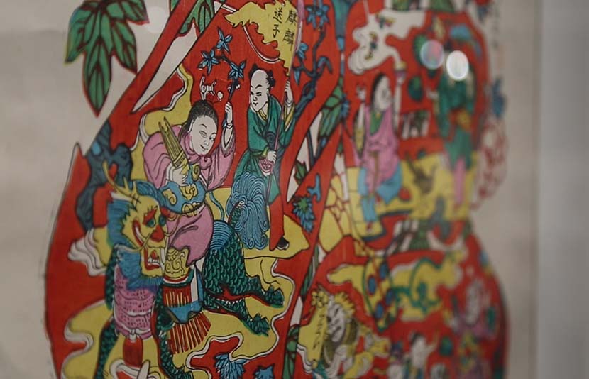 A ‘nianhua’ painting based on the folk story of Songzi Kirin at a museum in Suzhou, Jiangsu province, Feb. 2, 2018. Zou Chengxi for Sixth Tone
