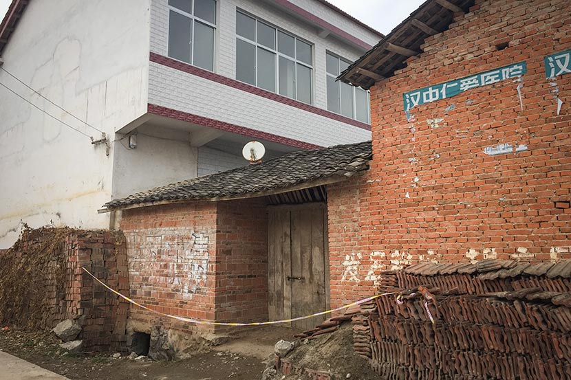 After the lunar new year’s eve incident, the Zhang family home is cordoned off by police in Wangping Village, Shaanxi province, Feb. 19, 2018. Wang Jian for Sixth Tone