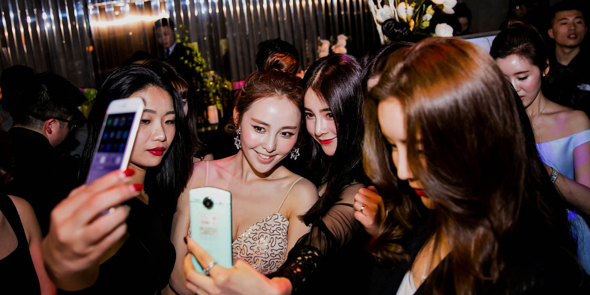 China’s Web Celebs Peddle Fame for Fortune