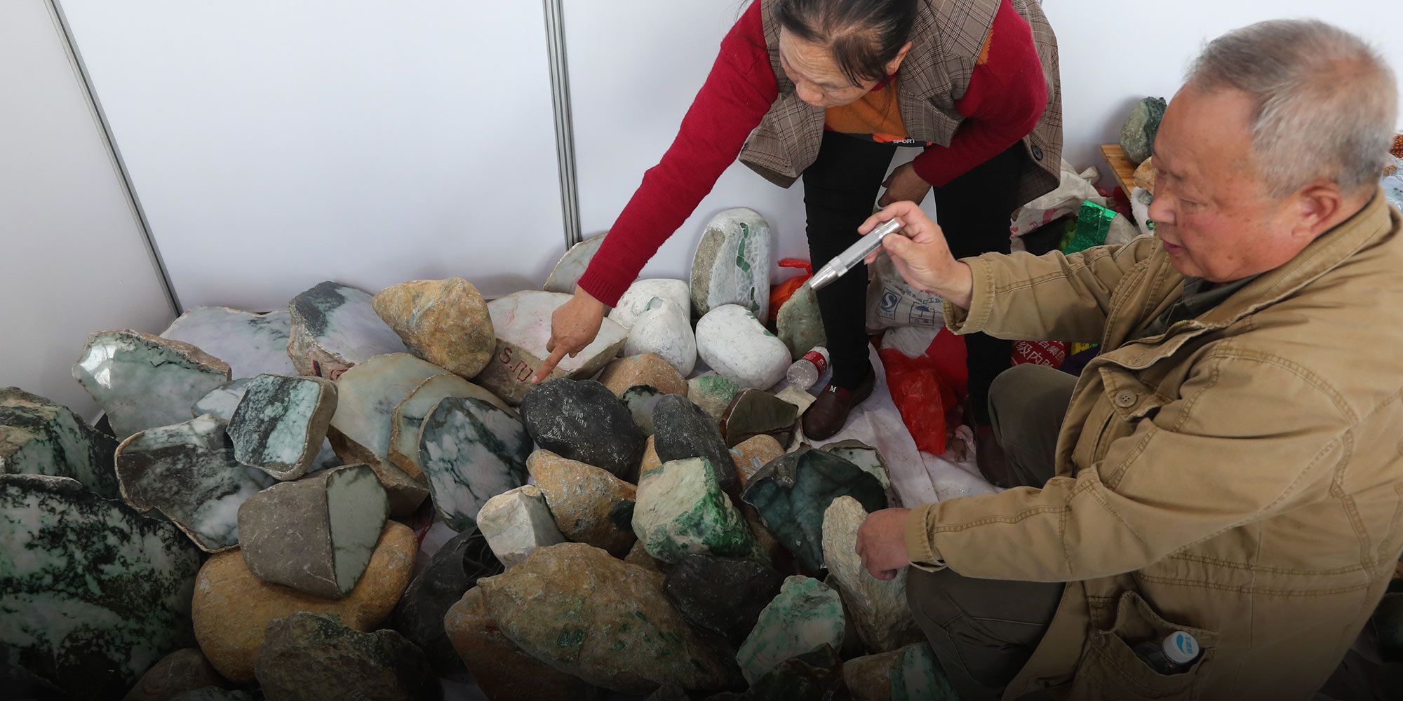 China's “Stone Village” Finds Success in Selling Ornamental River Stones