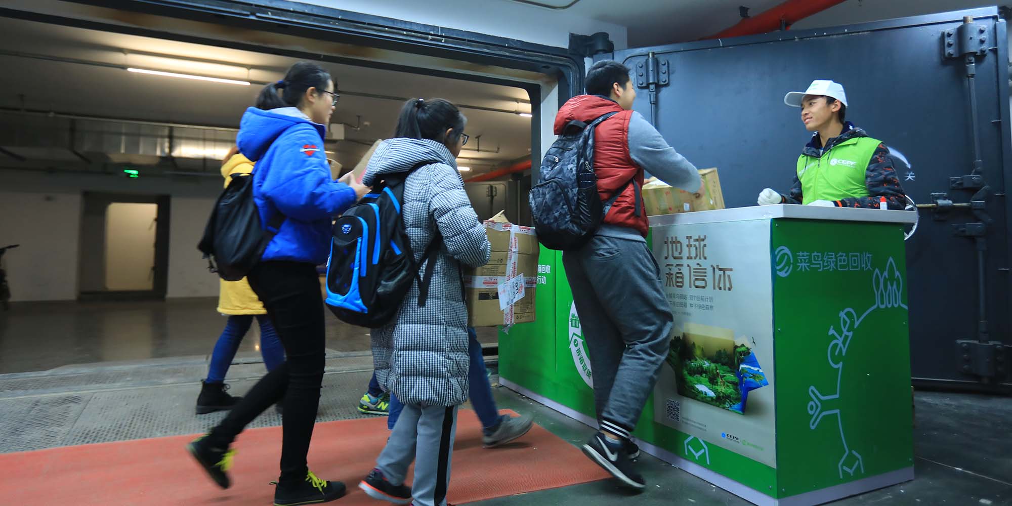 China Ramps Up Delivery Package Recycling Amid Mounting Waste thumbnail