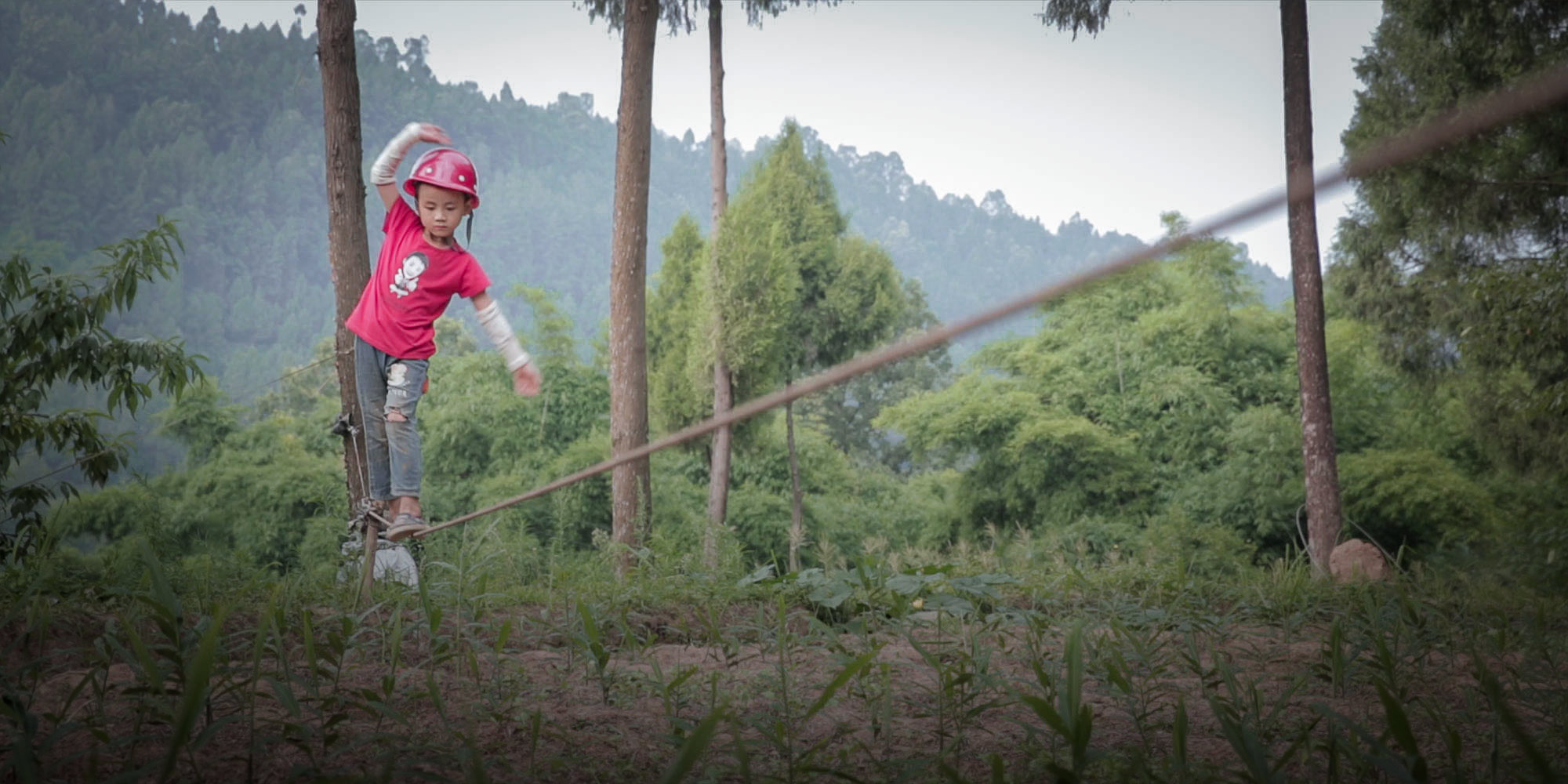 Young acrobats inject energy into tightrope walking - Chinadaily