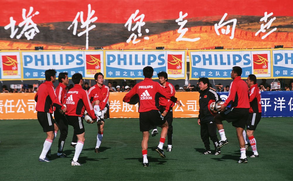 The Chinese national team prepares for the 2002 World Cup in Kunming, Yunnan province, April 1, 2002. Peter Charlesworth/LightRocket via VCG