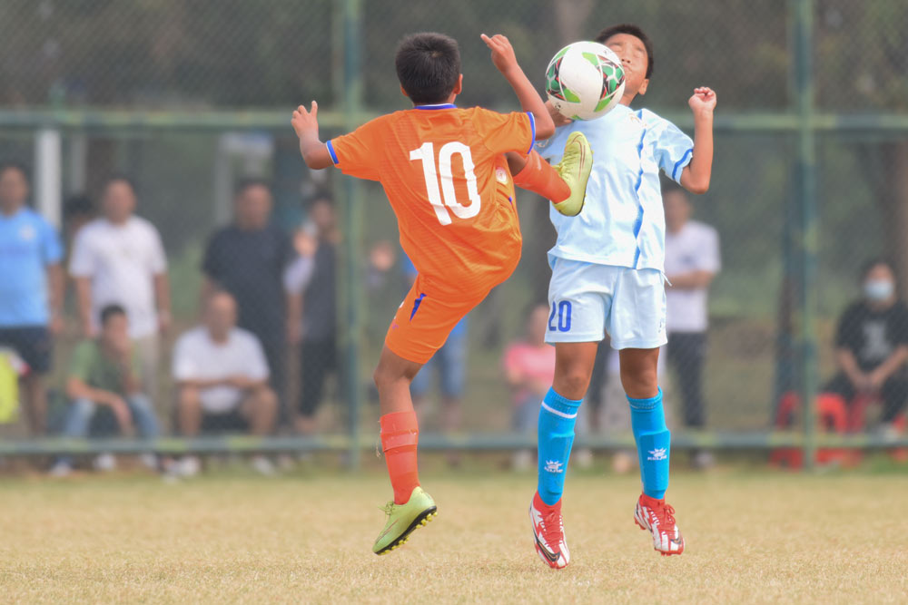 Sports school students during a soccer match in Suzhou, Jiangsu province, Oct. 7, 2021. Guan Yunan/VCG