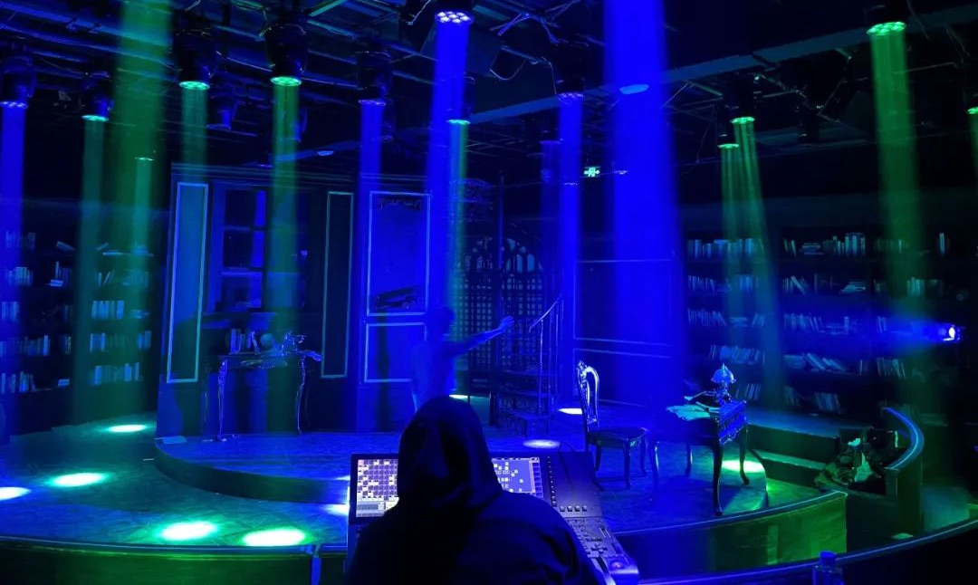 A staff member tests the lights before a performance of “The Fiction,” in Shanghai, March 2022. From 缪时客 on WeChat