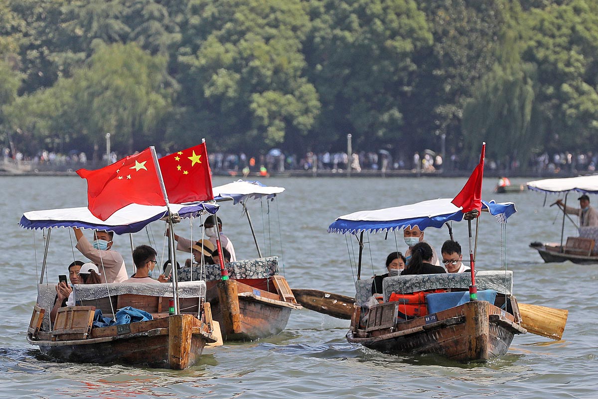People ride boats on West Lake in Hangzhou, Zhejiang province, Oct. 2, 2022. VCG