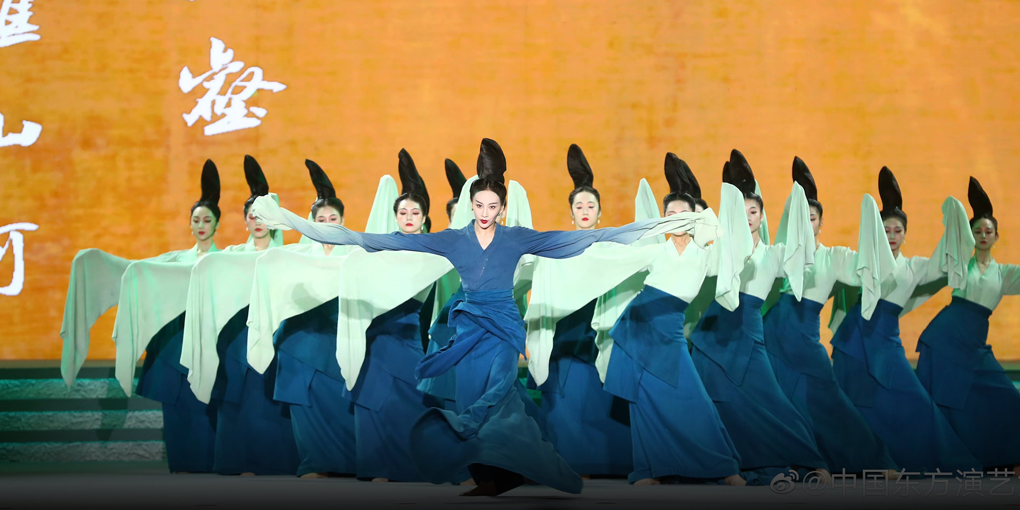 The Hollow Beauty of China’s New-Model Dance Dramas thumbnail