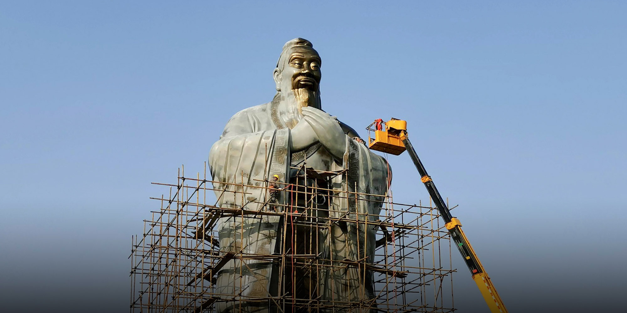 confucius statue in tiananmen square