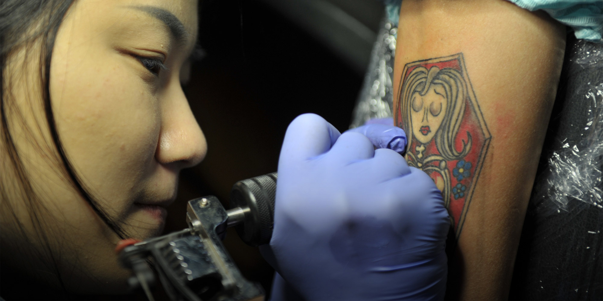 Female Tattoo Artist in Kolkata  Line  Dot Tattoos  Lizards Skin Tattoos