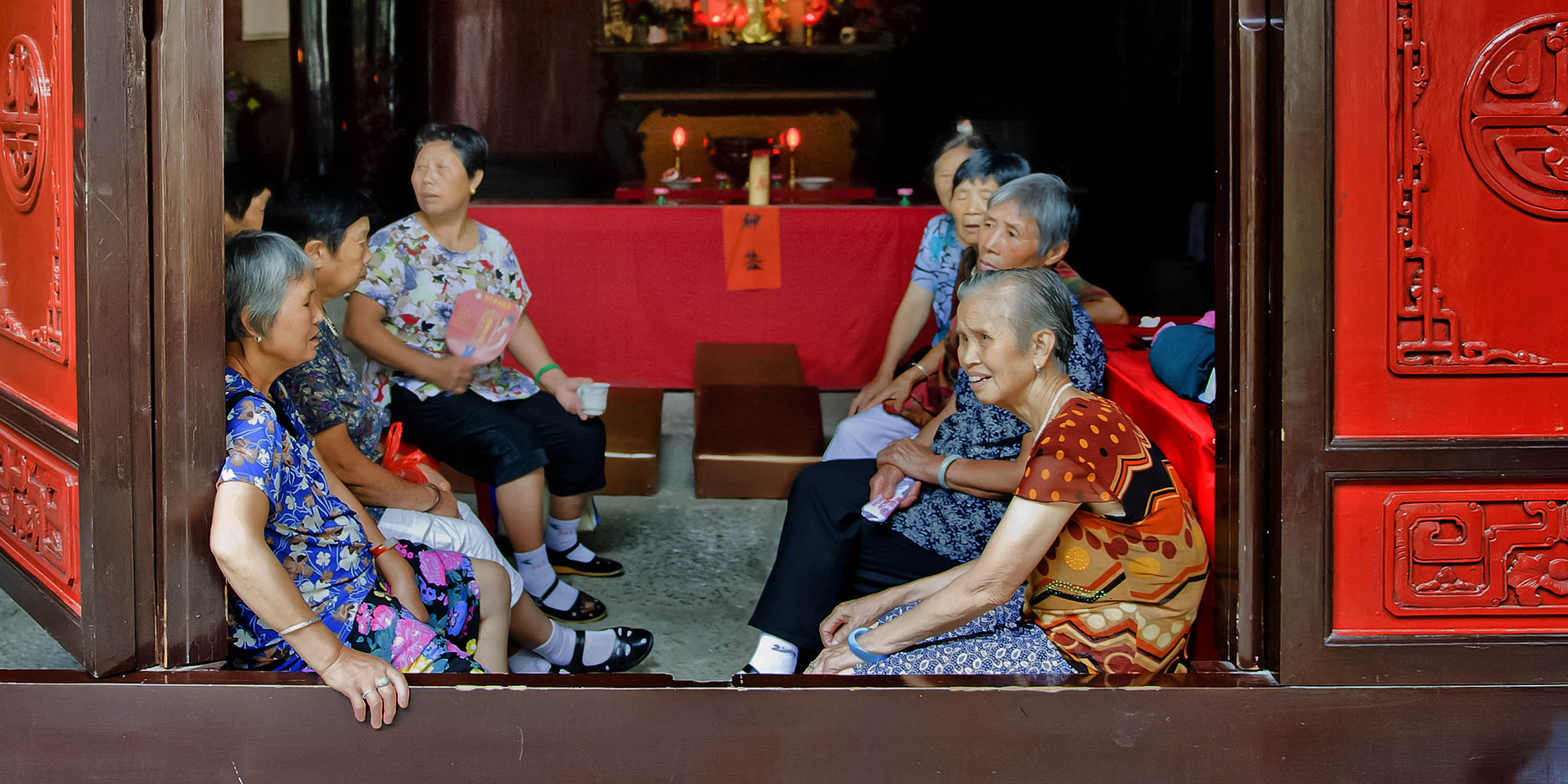 Chinese Seniors Find Peace — and a New Home — in Temples thumbnail