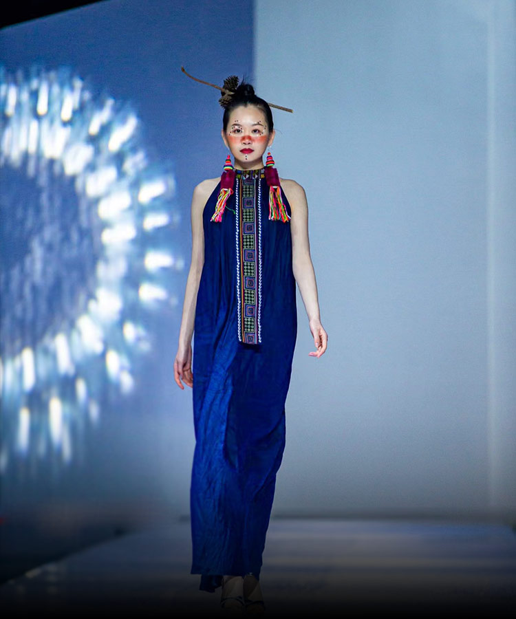 Chinese Designer Zhou Rui Wins International Fashion's Top Award