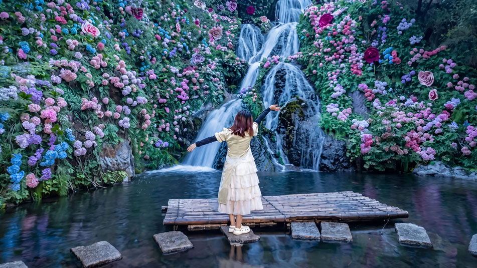 China’s Scenic Spots Chase Views. Travelers Want the Real Ones.